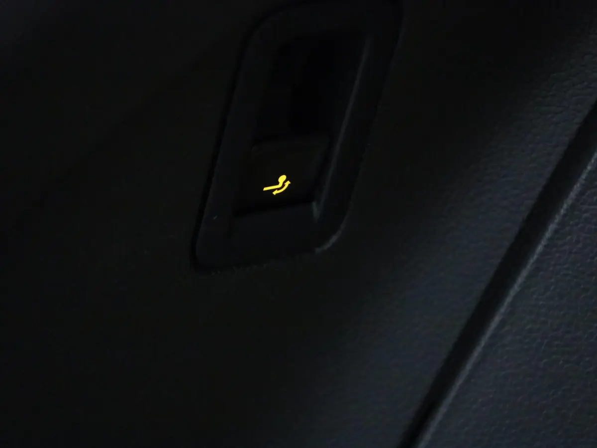 1.4 TSI eHybrid R-Line Business+ 245 PK| Dealeronderhouden | Trekhaak | Achterklep Elektrisch | Stoelverwarming Voor & Achter | Stuurwielverwarming | Achteruitrijcamera