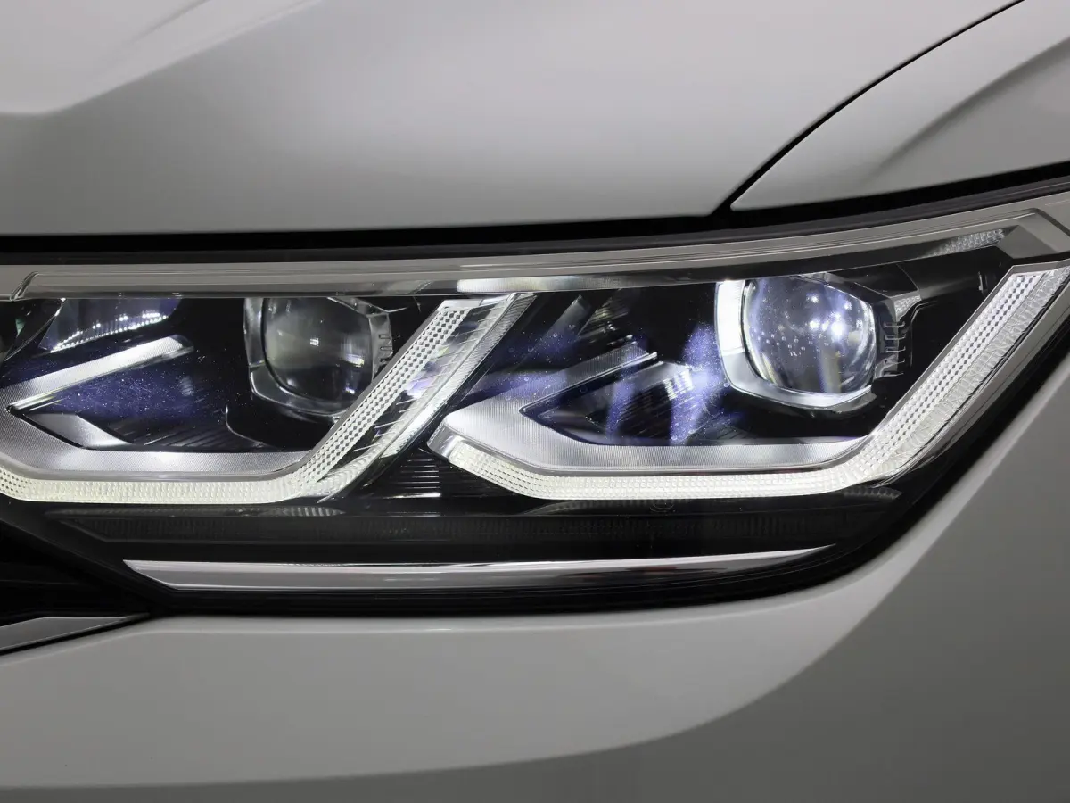 1.4 TSI eHybrid R-Line Business+ 245 PK| Dealeronderhouden | Trekhaak | Achterklep Elektrisch | Stoelverwarming Voor & Achter | Stuurwielverwarming | Achteruitrijcamera