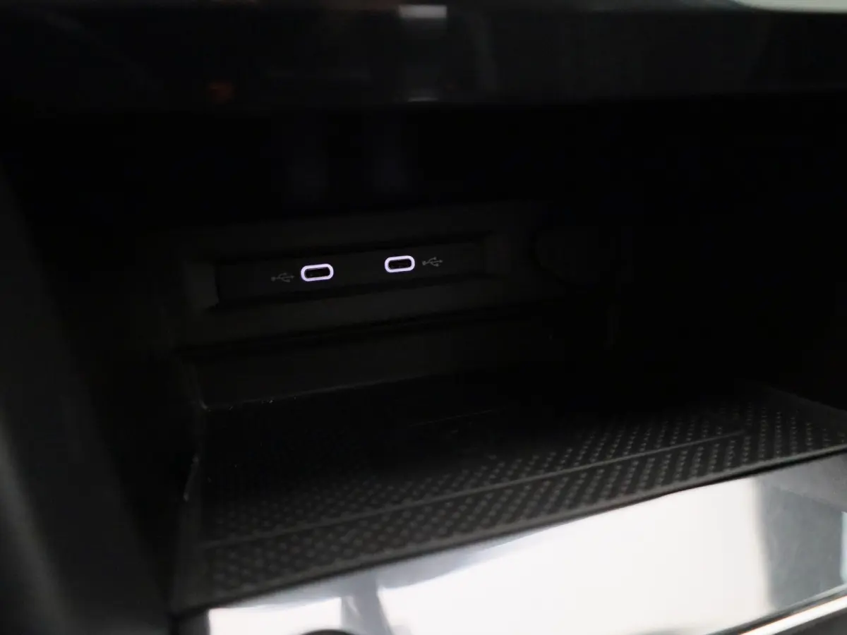 1.4 TSI eHybrid R-Line Business+ 245 PK| Dealeronderhouden | Trekhaak | Achterklep Elektrisch | Stoelverwarming Voor & Achter | Stuurwielverwarming | Achteruitrijcamera