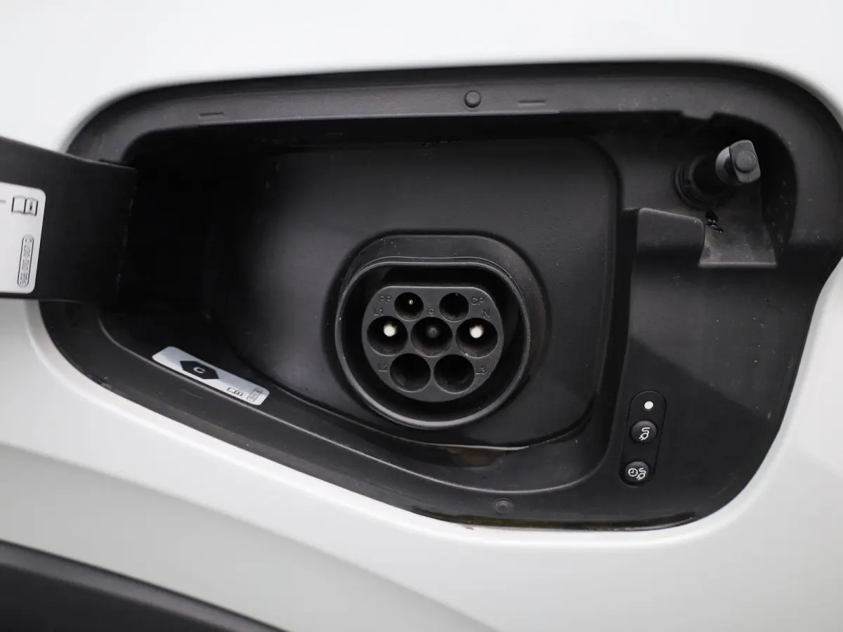 1.4 TSI eHybrid R-Line Business+ 245 PK| Dealeronderhouden | Trekhaak | Achterklep Elektrisch | Stoelverwarming Voor & Achter | Stuurwielverwarming | Achteruitrijcamera