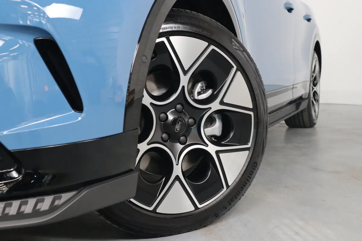 Collection Extended Range RWD | Direct Leverbaar! | Race Bodykit & Striping | Head-Up Display | 360* Camera | Bang & Olufsen Audio | Stoel met Geheugen & Massage | Adaptive Cruise Control | 