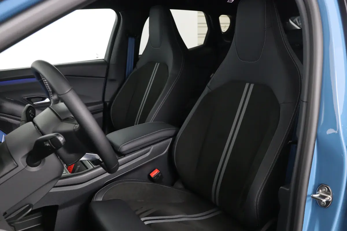 Collection Extended Range RWD | Direct Leverbaar! | Race Bodykit & Striping | Head-Up Display | 360* Camera | Bang & Olufsen Audio | Stoel met Geheugen & Massage | Adaptive Cruise Control | 