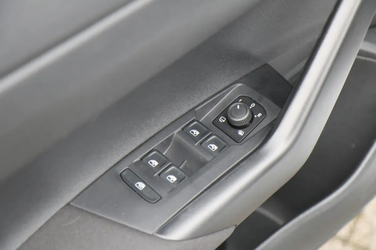 1.0 TSI 95pk Life Edition | App Connect | Achteruitrijcamera | Keyless