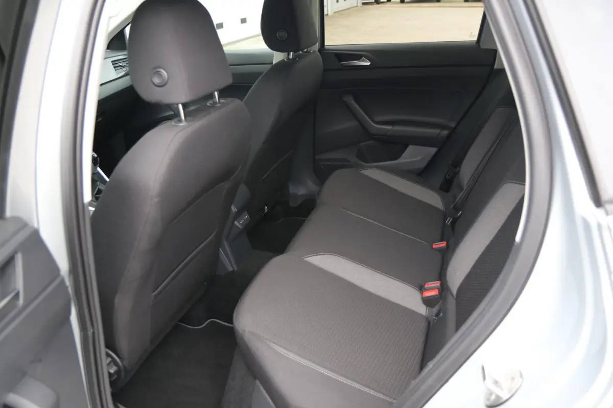 1.0 TSI 95pk Life Edition | App Connect | Achteruitrijcamera | Keyless