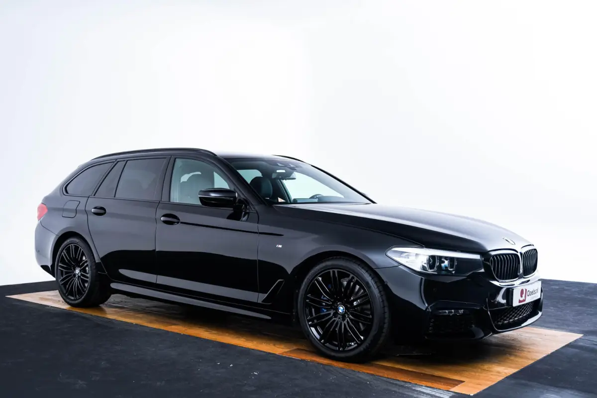 530i xDrive High Executive M Sport - Trekhaak - Ambiance verlichting - Driving/Parking Assistant - Sportstoelen - Elektrisch verwarmde voorstoelen - Navigatiesysteem Professional - Harman ka