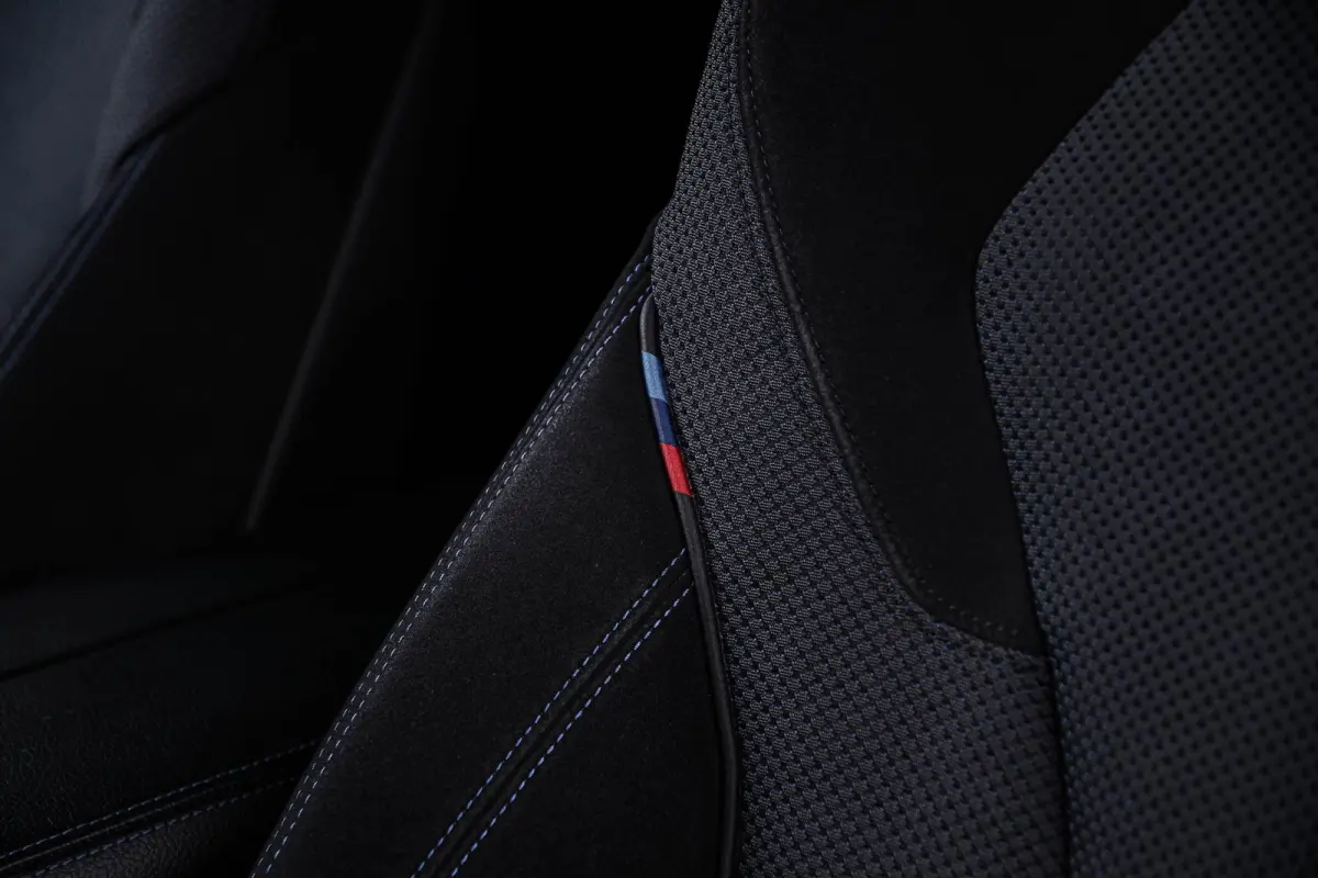 530i xDrive High Executive M Sport - Trekhaak - Ambiance verlichting - Driving/Parking Assistant - Sportstoelen - Elektrisch verwarmde voorstoelen - Navigatiesysteem Professional - Harman ka