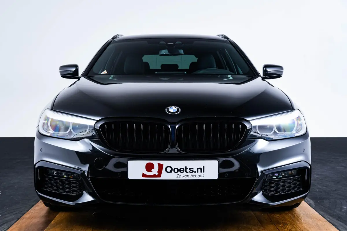 530i xDrive High Executive M Sport - Trekhaak - Ambiance verlichting - Driving/Parking Assistant - Sportstoelen - Elektrisch verwarmde voorstoelen - Navigatiesysteem Professional - Harman ka