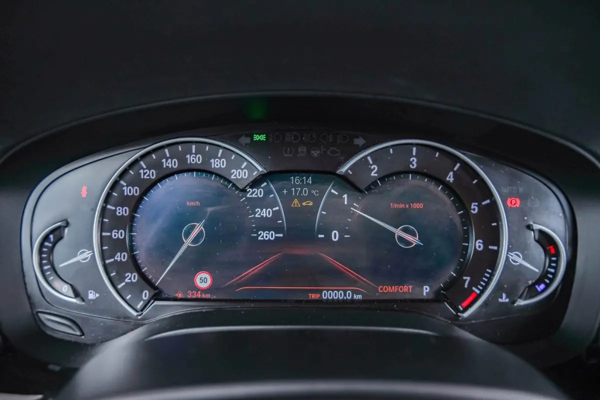 530i xDrive High Executive M Sport - Trekhaak - Ambiance verlichting - Driving/Parking Assistant - Sportstoelen - Elektrisch verwarmde voorstoelen - Navigatiesysteem Professional - Harman ka