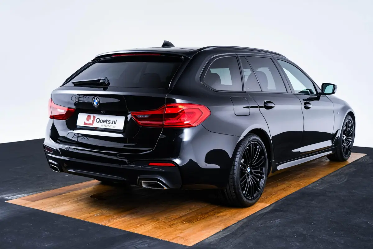 530i xDrive High Executive M Sport - Trekhaak - Ambiance verlichting - Driving/Parking Assistant - Sportstoelen - Elektrisch verwarmde voorstoelen - Navigatiesysteem Professional - Harman ka