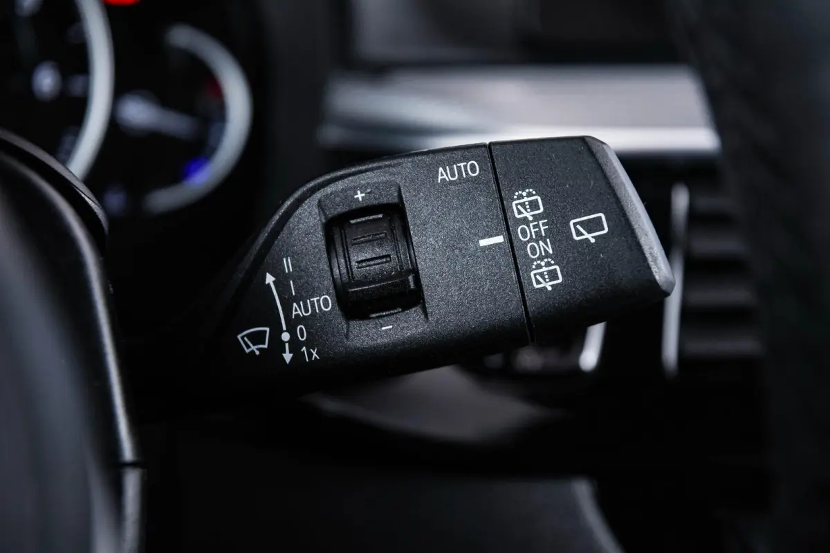 530i xDrive High Executive M Sport - Trekhaak - Ambiance verlichting - Driving/Parking Assistant - Sportstoelen - Elektrisch verwarmde voorstoelen - Navigatiesysteem Professional - Harman ka