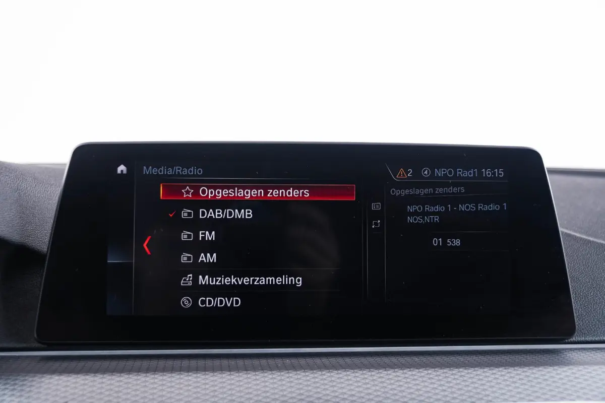 530i xDrive High Executive M Sport - Trekhaak - Ambiance verlichting - Driving/Parking Assistant - Sportstoelen - Elektrisch verwarmde voorstoelen - Navigatiesysteem Professional - Harman ka