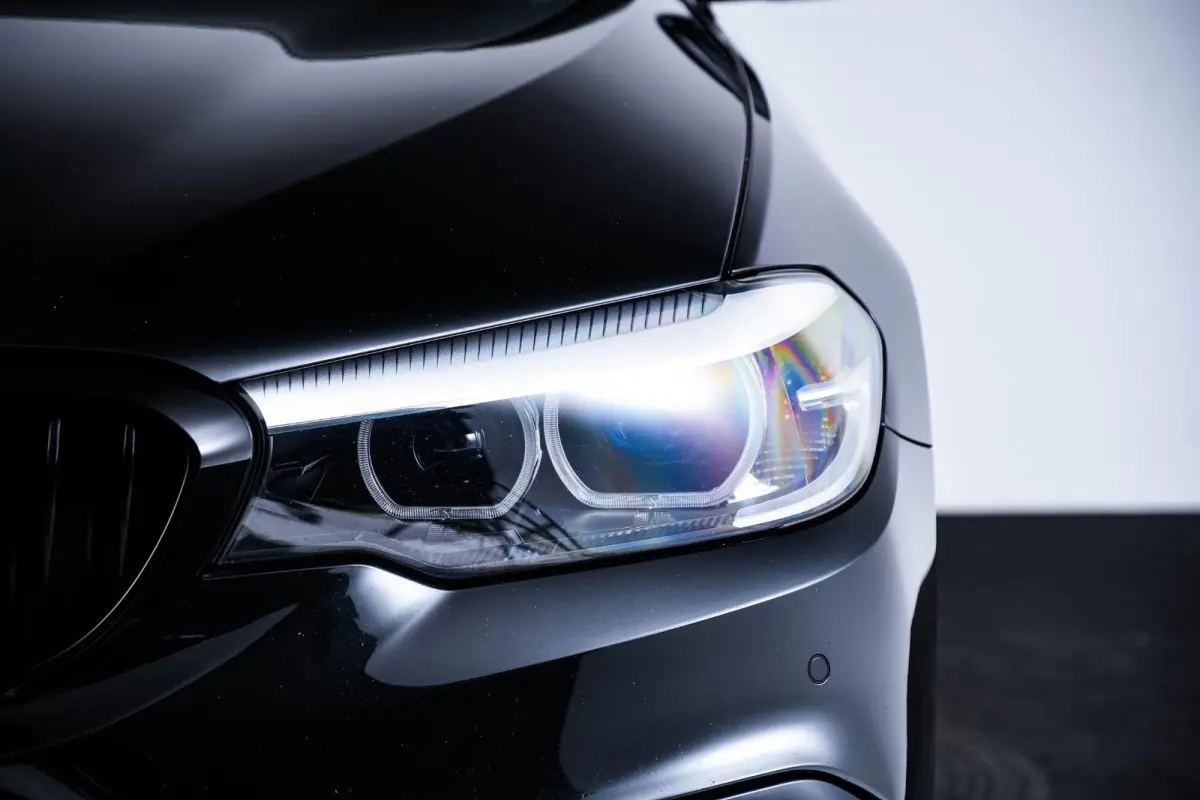530i xDrive High Executive M Sport - Trekhaak - Ambiance verlichting - Driving/Parking Assistant - Sportstoelen - Elektrisch verwarmde voorstoelen - Navigatiesysteem Professional - Harman ka