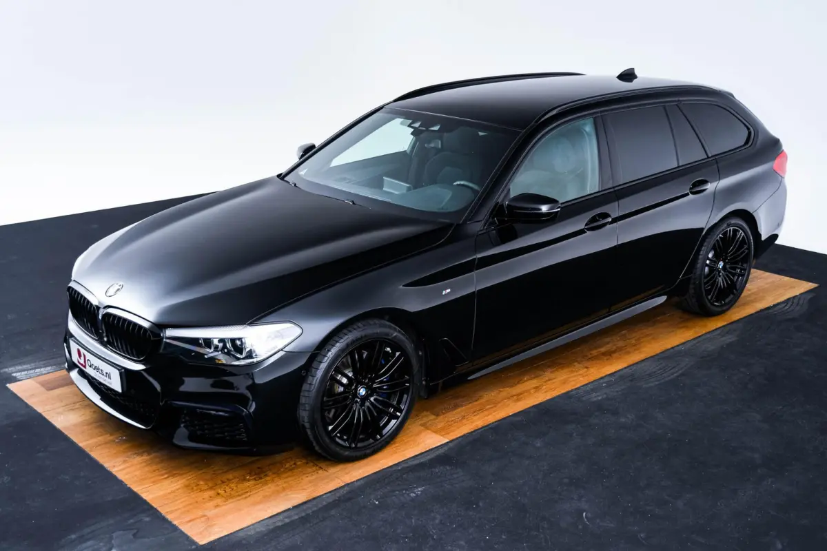 530i xDrive High Executive M Sport - Trekhaak - Ambiance verlichting - Driving/Parking Assistant - Sportstoelen - Elektrisch verwarmde voorstoelen - Navigatiesysteem Professional - Harman ka