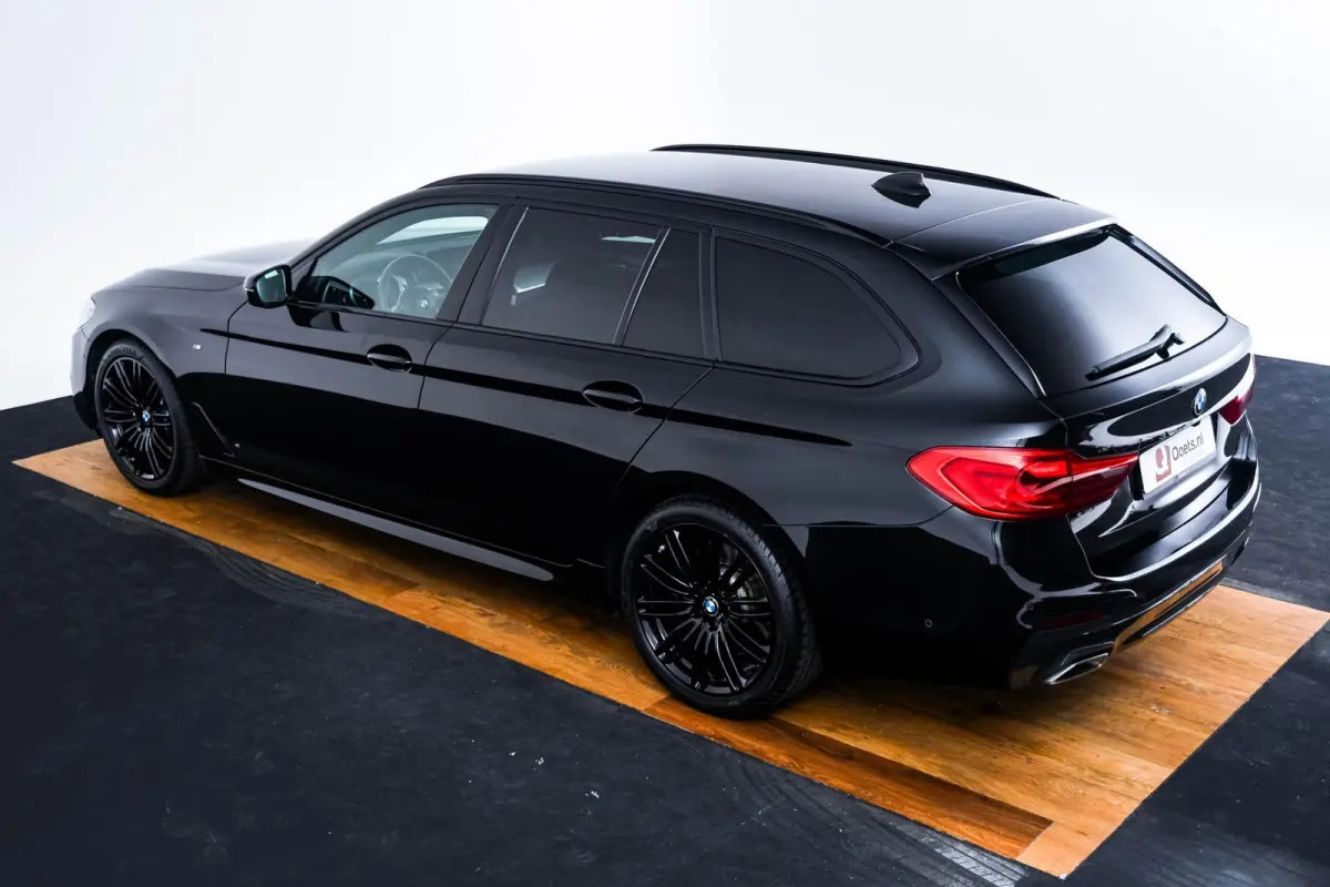 530i xDrive High Executive M Sport - Trekhaak - Ambiance verlichting - Driving/Parking Assistant - Sportstoelen - Elektrisch verwarmde voorstoelen - Navigatiesysteem Professional - Harman ka