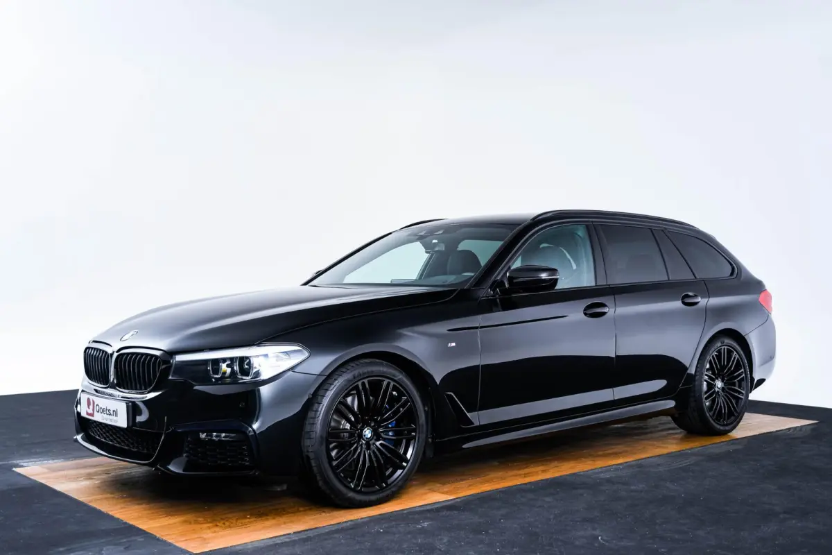 530i xDrive High Executive M Sport - Trekhaak - Ambiance verlichting - Driving/Parking Assistant - Sportstoelen - Elektrisch verwarmde voorstoelen - Navigatiesysteem Professional - Harman ka
