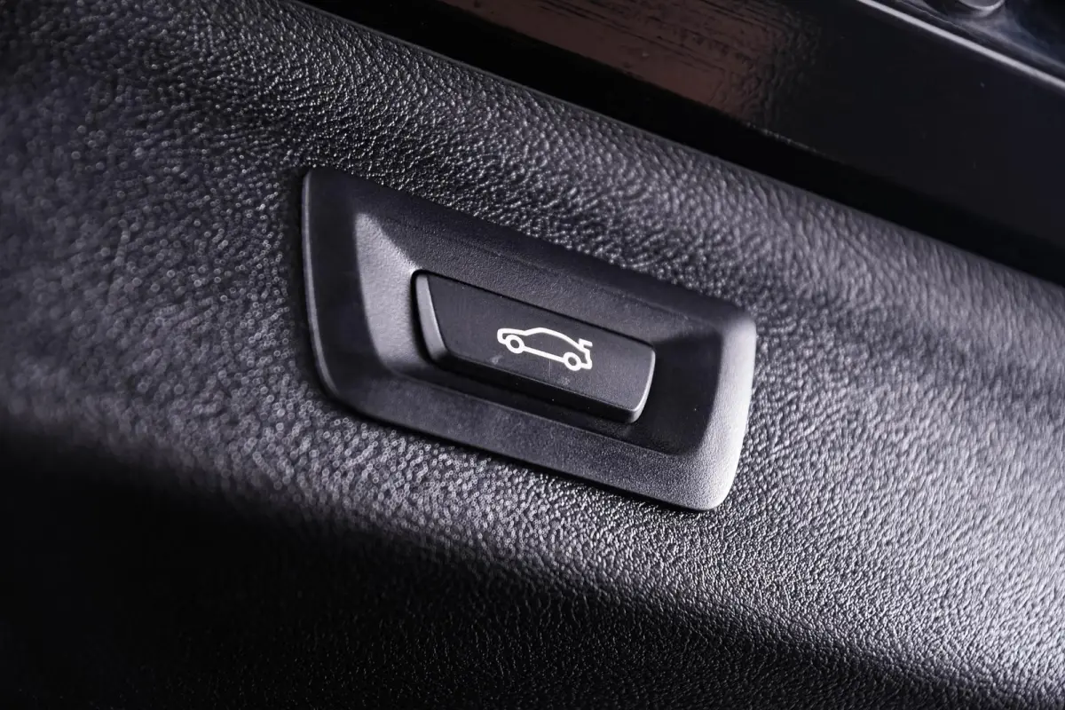 530i xDrive High Executive M Sport - Trekhaak - Ambiance verlichting - Driving/Parking Assistant - Sportstoelen - Elektrisch verwarmde voorstoelen - Navigatiesysteem Professional - Harman ka