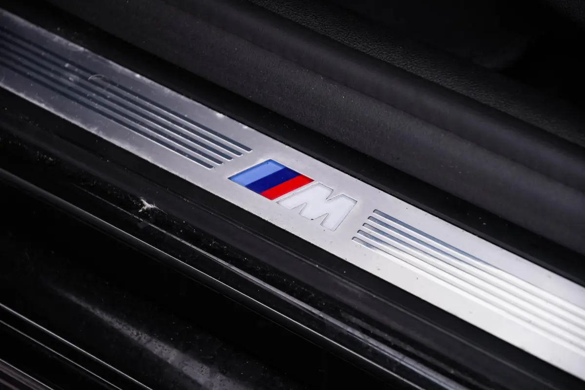 530i xDrive High Executive M Sport - Trekhaak - Ambiance verlichting - Driving/Parking Assistant - Sportstoelen - Elektrisch verwarmde voorstoelen - Navigatiesysteem Professional - Harman ka