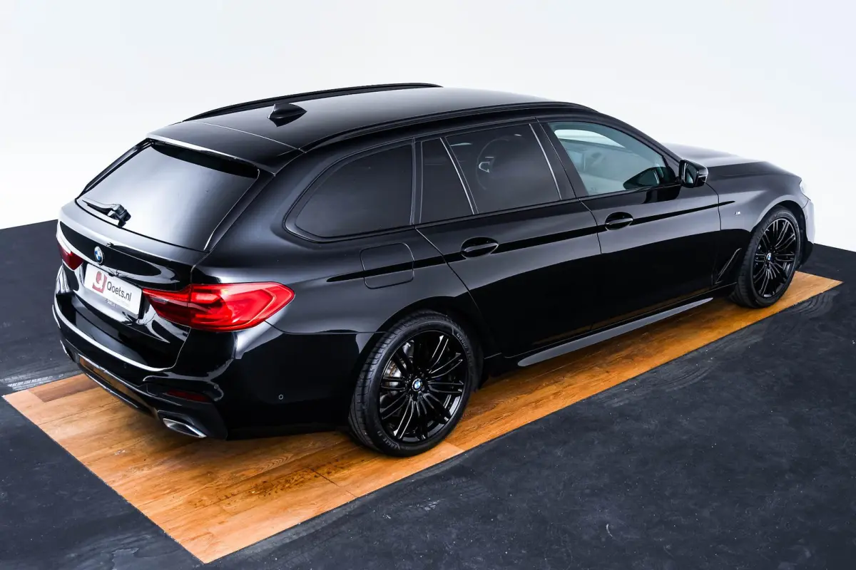 530i xDrive High Executive M Sport - Trekhaak - Ambiance verlichting - Driving/Parking Assistant - Sportstoelen - Elektrisch verwarmde voorstoelen - Navigatiesysteem Professional - Harman ka
