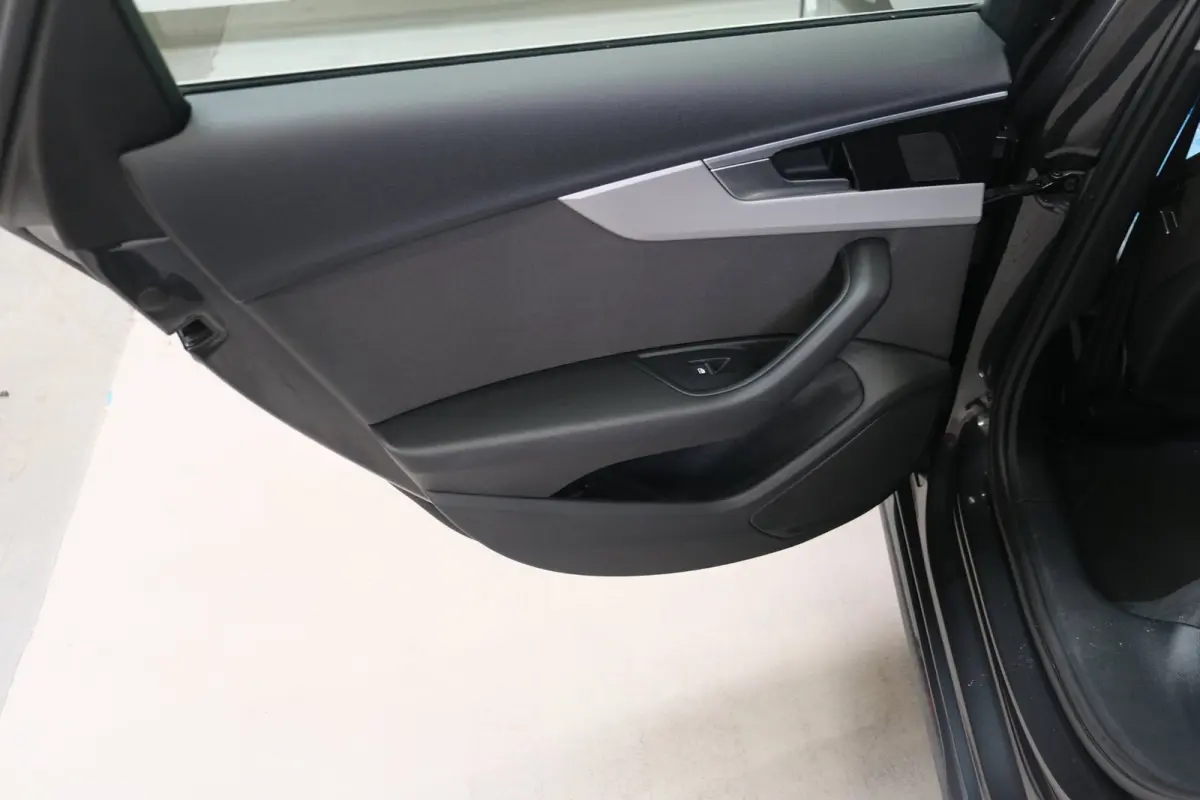 35 TFSI Launch edition Business Automaat - Airco, Cruise, Navi, PDC, Trekhaak.