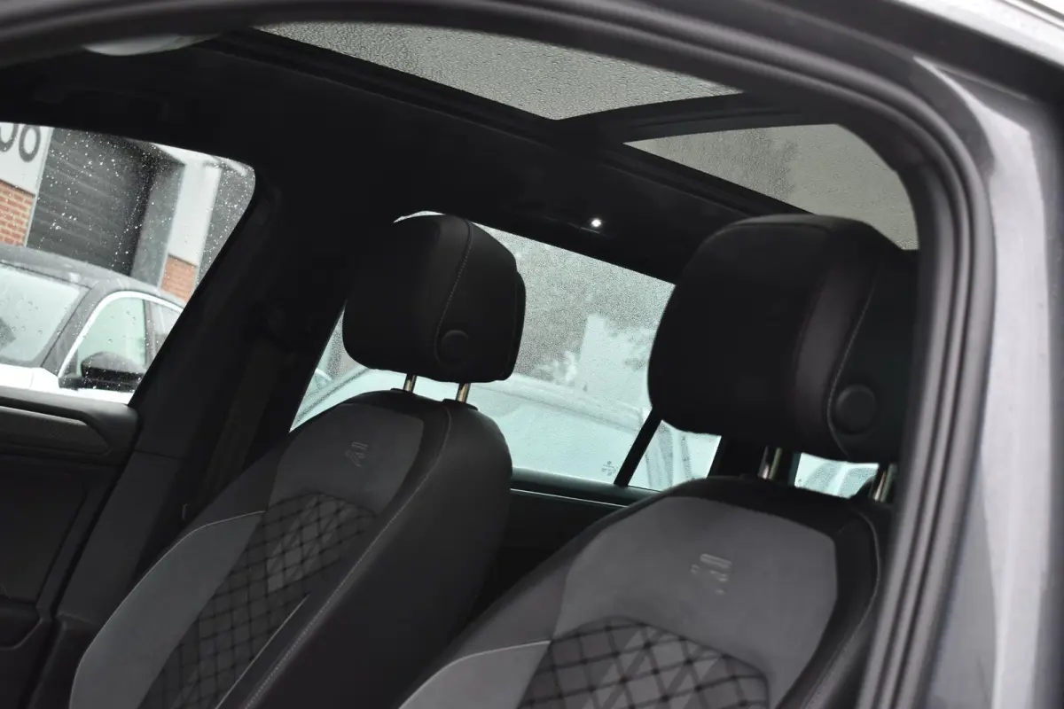 1.4 TSI eHybrid 3X R-Line Pano HUD Camera Trekhaak