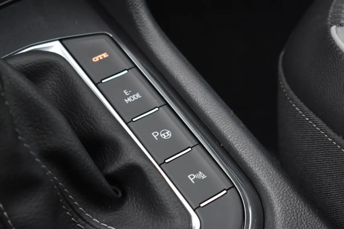 1.4 TSI eHybrid 3X R-Line Pano HUD Camera Trekhaak