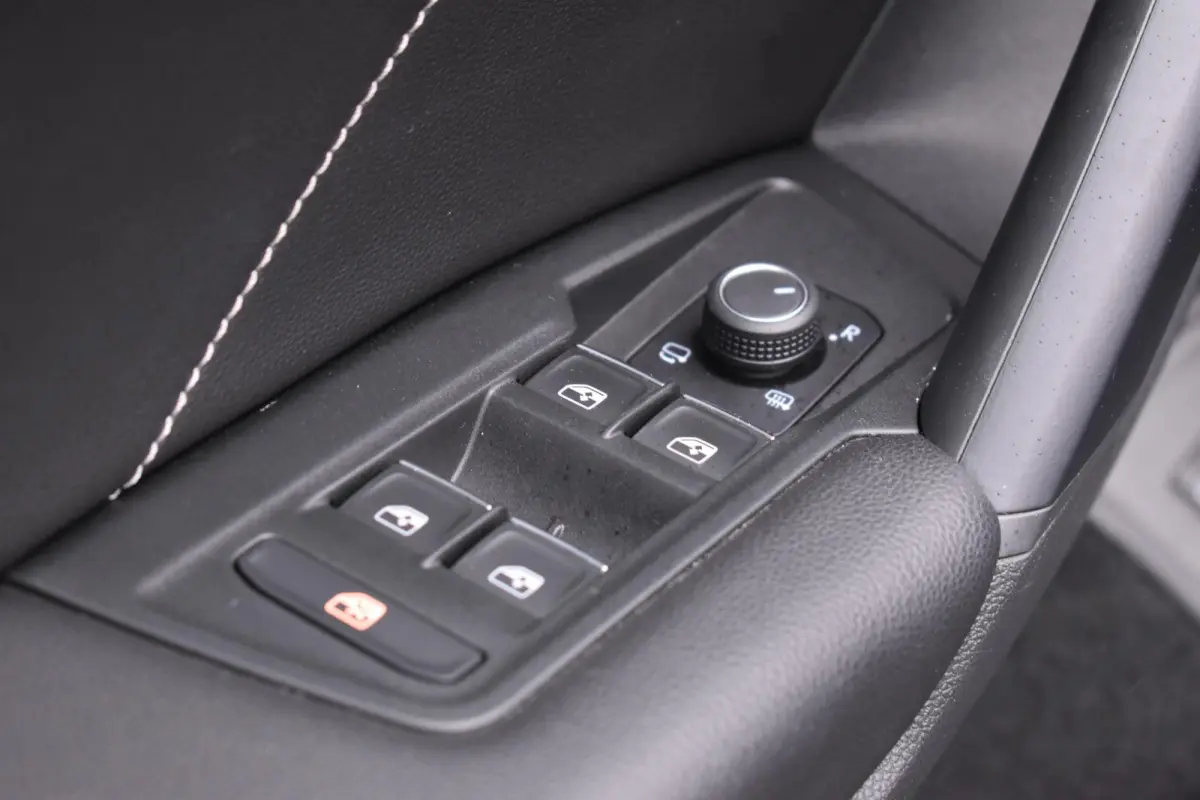 1.4 TSI eHybrid 3X R-Line Pano HUD Camera Trekhaak