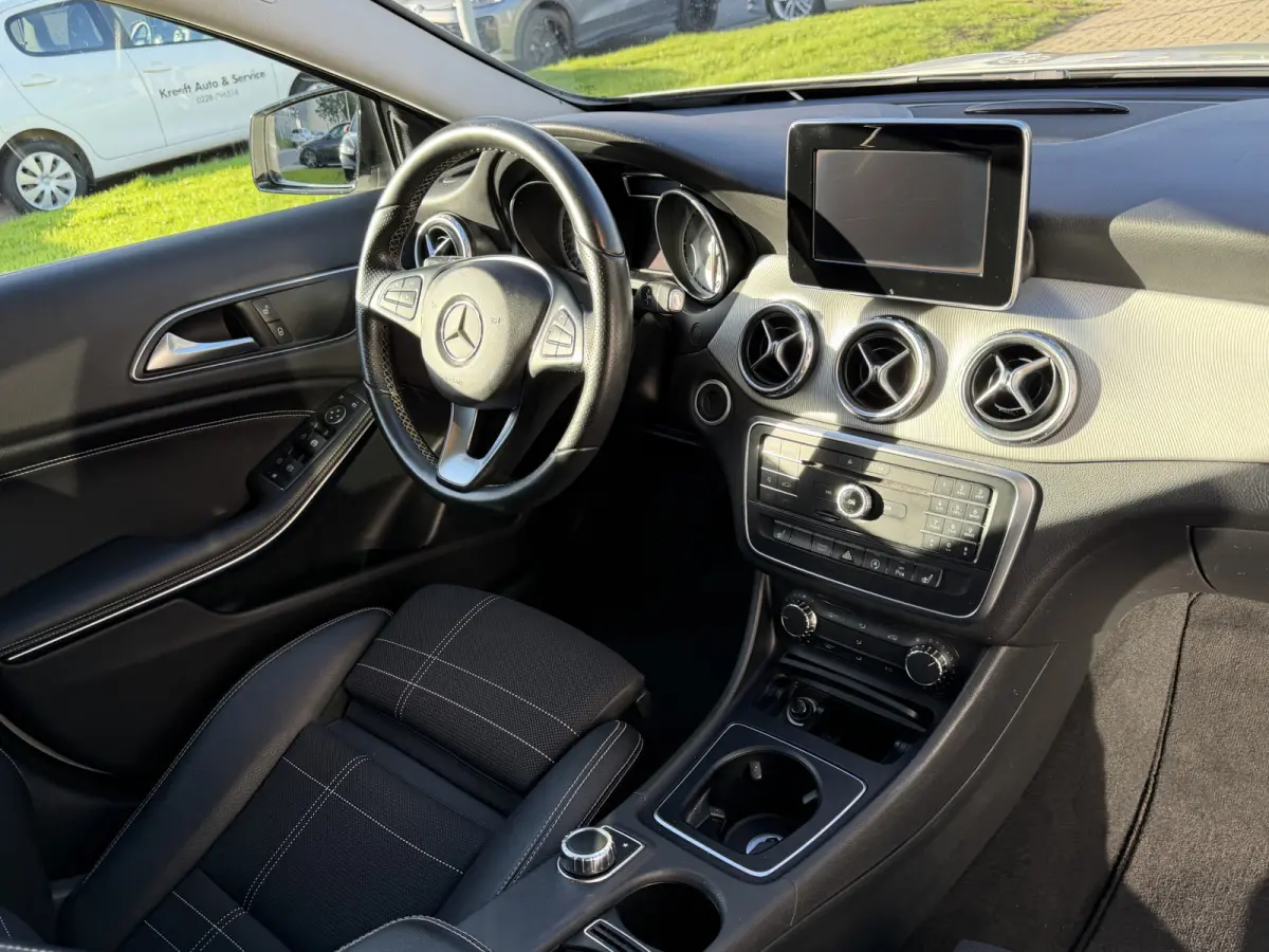 180 d Prestige Navi | Camera