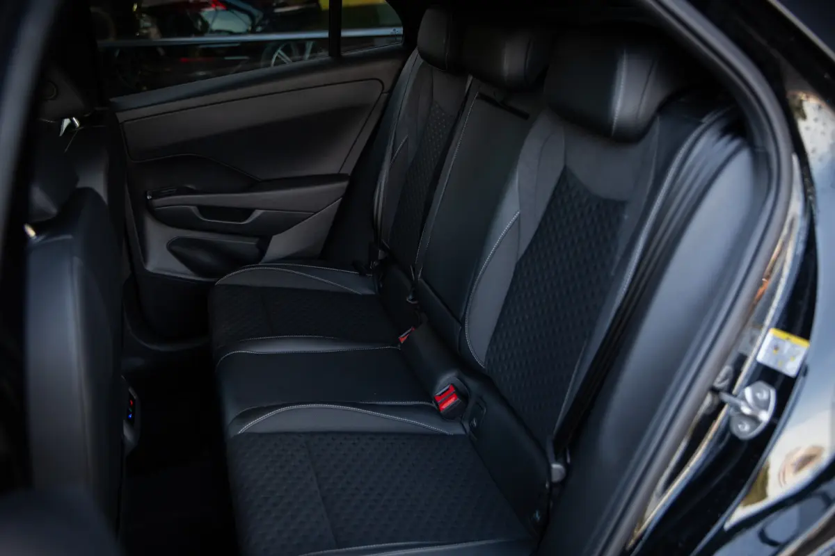1.5 eTSI R-line , Trekhaak, Apple Carplay, Adaptive Cruise, Stoel/stuurverwarming,