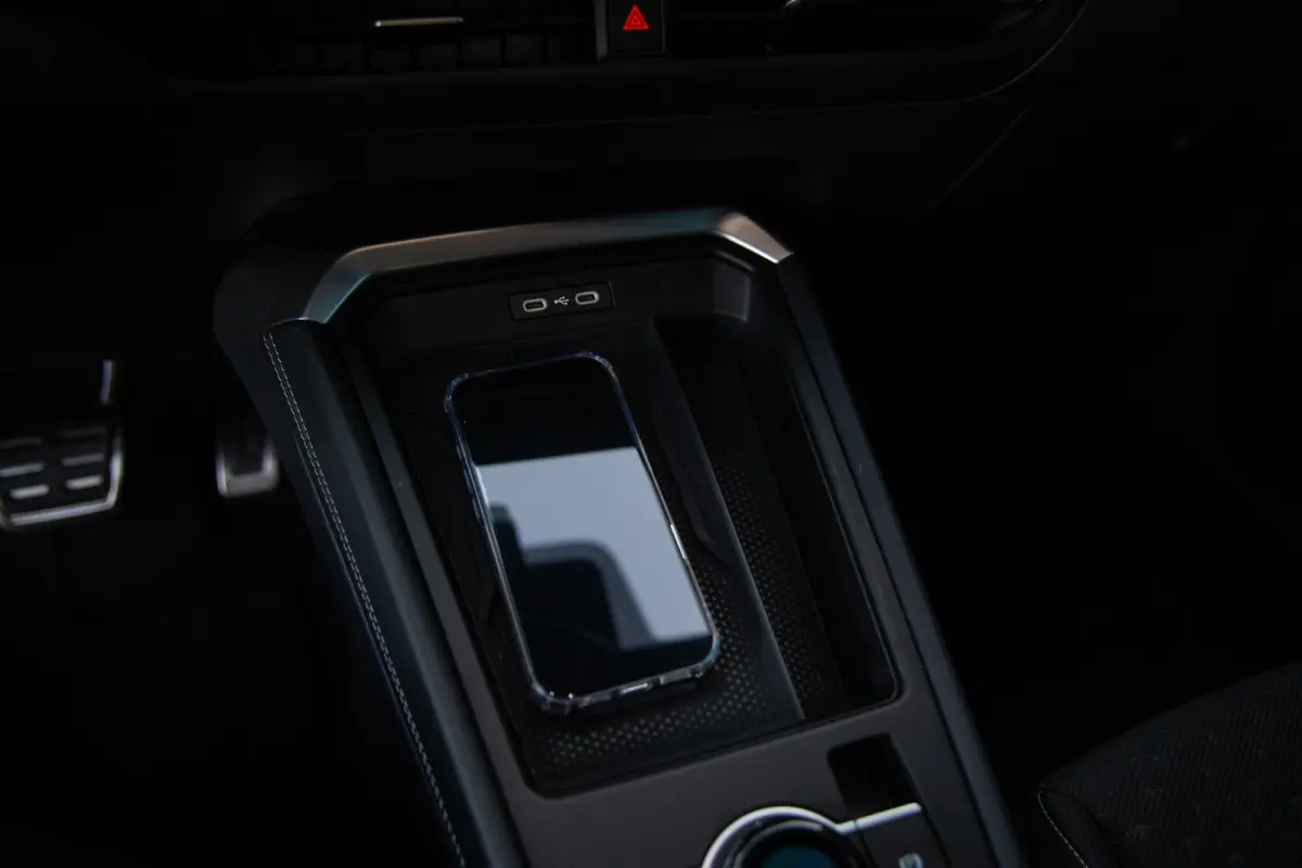 1.5 eTSI R-line , Trekhaak, Apple Carplay, Adaptive Cruise, Stoel/stuurverwarming,