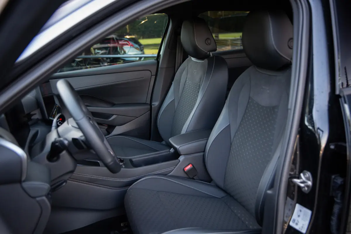 1.5 eTSI R-line , Trekhaak, Apple Carplay, Adaptive Cruise, Stoel/stuurverwarming,