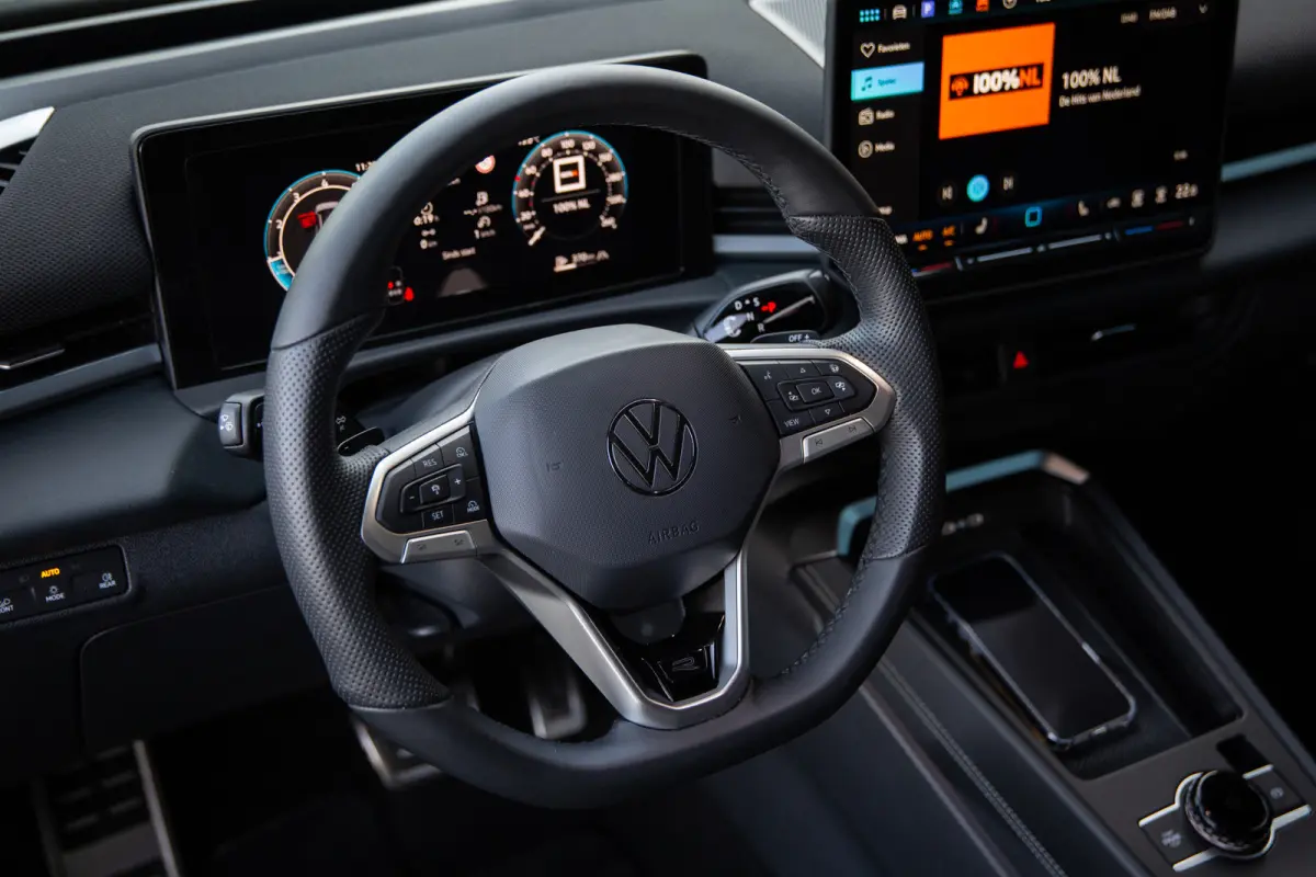 1.5 eTSI R-line , Trekhaak, Apple Carplay, Adaptive Cruise, Stoel/stuurverwarming,