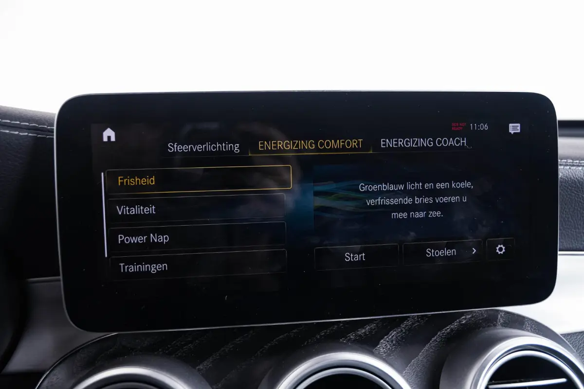 4MATIC Premium Plus Trekhaak - Panoramadak - Rijsassistentiepakket plus - Burmester - Nightpakket - AIR BALANCE-pakket - Treeplanken - Elektrisch verstelbare/verwarmde stoelen -