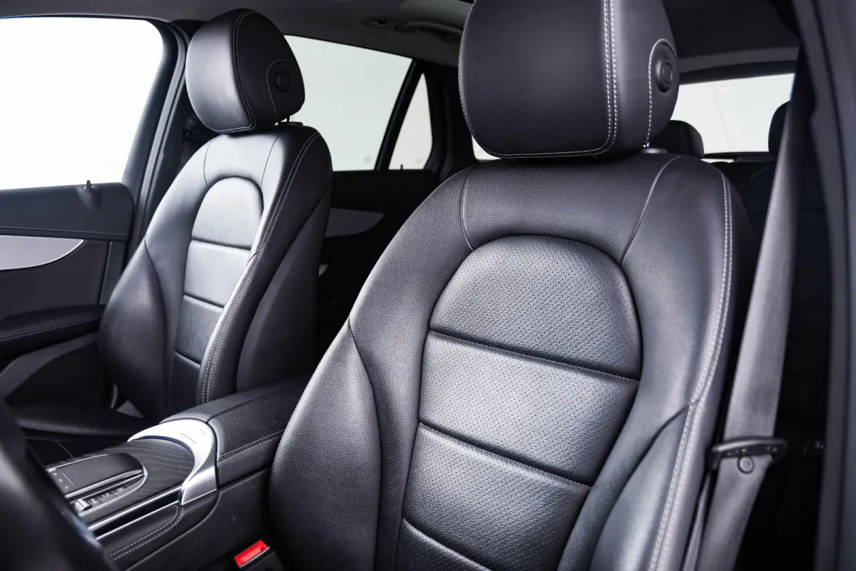 4MATIC Premium Plus Trekhaak - Panoramadak - Rijsassistentiepakket plus - Burmester - Nightpakket - AIR BALANCE-pakket - Treeplanken - Elektrisch verstelbare/verwarmde stoelen -