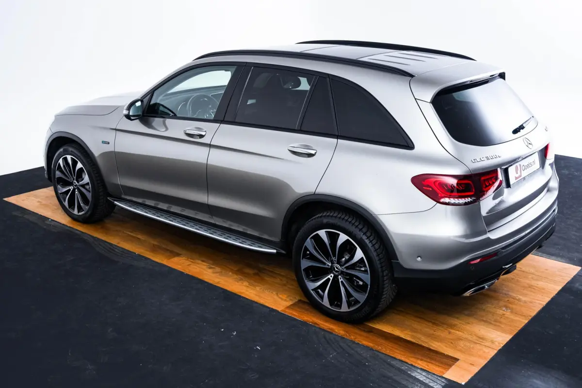 4MATIC Premium Plus Trekhaak - Panoramadak - Rijsassistentiepakket plus - Burmester - Nightpakket - AIR BALANCE-pakket - Treeplanken - Elektrisch verstelbare/verwarmde stoelen -