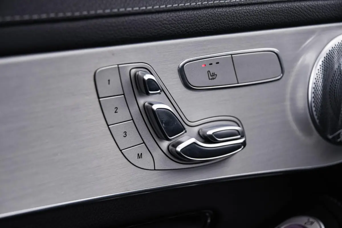 4MATIC Premium Plus Trekhaak - Panoramadak - Rijsassistentiepakket plus - Burmester - Nightpakket - AIR BALANCE-pakket - Treeplanken - Elektrisch verstelbare/verwarmde stoelen -