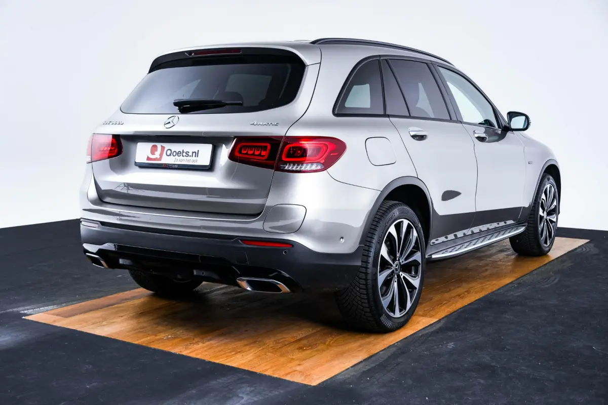 4MATIC Premium Plus Trekhaak - Panoramadak - Rijsassistentiepakket plus - Burmester - Nightpakket - AIR BALANCE-pakket - Treeplanken - Elektrisch verstelbare/verwarmde stoelen -