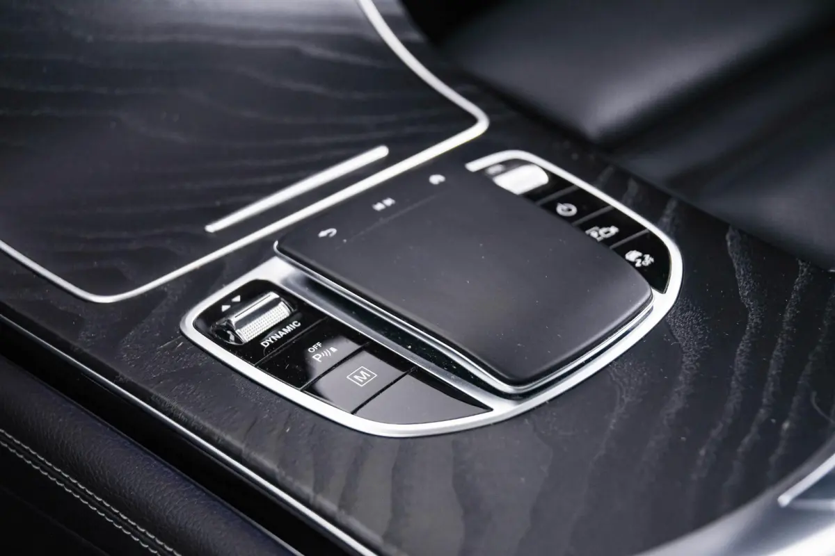 4MATIC Premium Plus Trekhaak - Panoramadak - Rijsassistentiepakket plus - Burmester - Nightpakket - AIR BALANCE-pakket - Treeplanken - Elektrisch verstelbare/verwarmde stoelen -