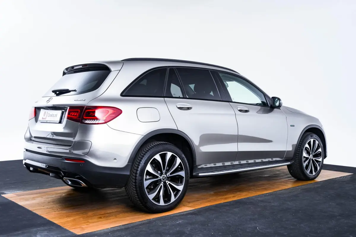 4MATIC Premium Plus Trekhaak - Panoramadak - Rijsassistentiepakket plus - Burmester - Nightpakket - AIR BALANCE-pakket - Treeplanken - Elektrisch verstelbare/verwarmde stoelen -
