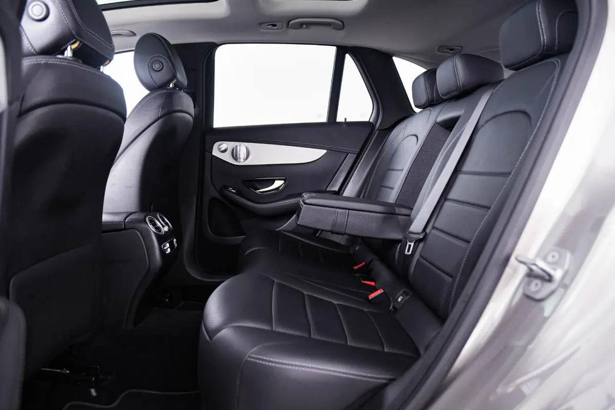 4MATIC Premium Plus Trekhaak - Panoramadak - Rijsassistentiepakket plus - Burmester - Nightpakket - AIR BALANCE-pakket - Treeplanken - Elektrisch verstelbare/verwarmde stoelen -