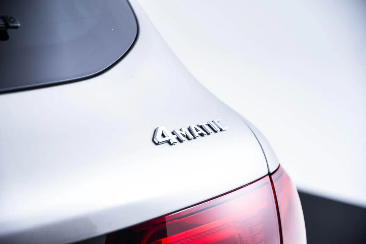 4MATIC Premium Plus Trekhaak - Panoramadak - Rijsassistentiepakket plus - Burmester - Nightpakket - AIR BALANCE-pakket - Treeplanken - Elektrisch verstelbare/verwarmde stoelen -