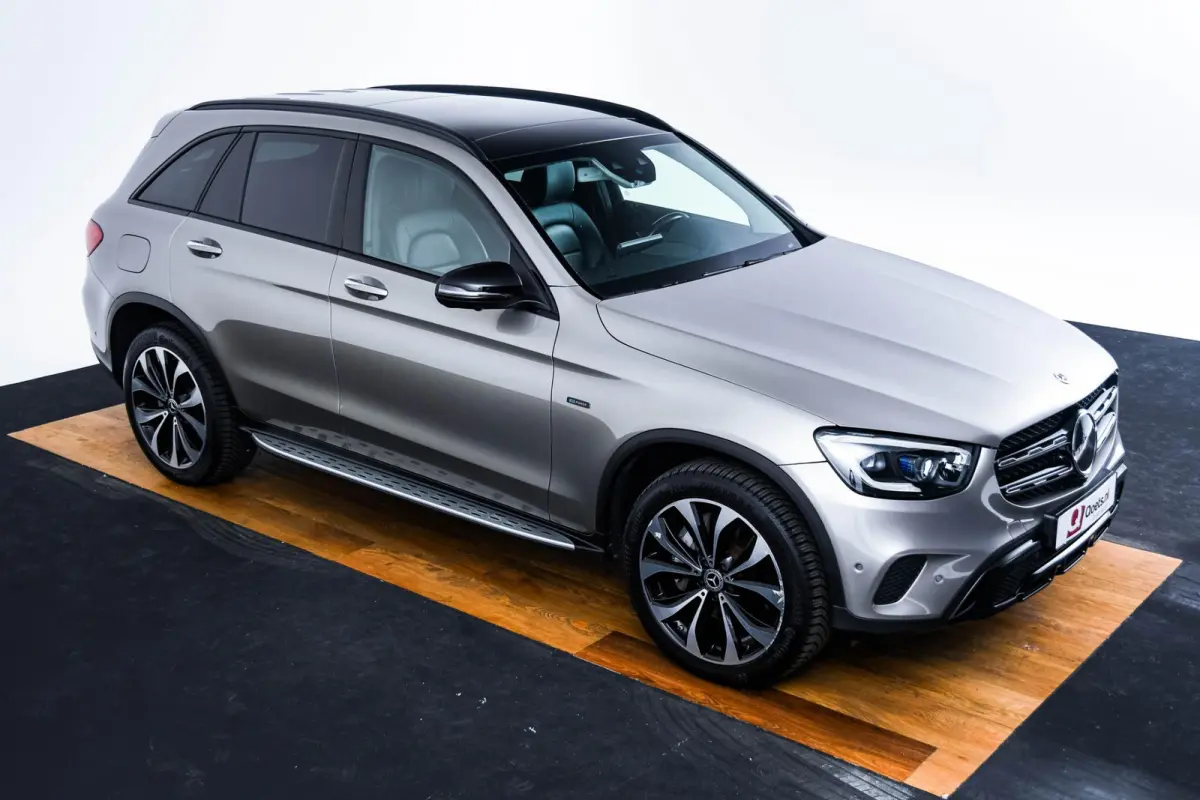 4MATIC Premium Plus Trekhaak - Panoramadak - Rijsassistentiepakket plus - Burmester - Nightpakket - AIR BALANCE-pakket - Treeplanken - Elektrisch verstelbare/verwarmde stoelen -