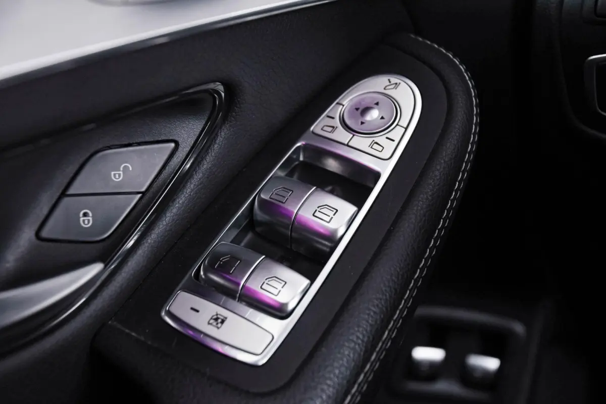 4MATIC Premium Plus Trekhaak - Panoramadak - Rijsassistentiepakket plus - Burmester - Nightpakket - AIR BALANCE-pakket - Treeplanken - Elektrisch verstelbare/verwarmde stoelen -
