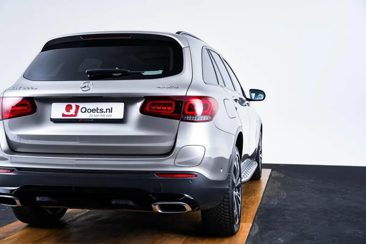 4MATIC Premium Plus Trekhaak - Panoramadak - Rijsassistentiepakket plus - Burmester - Nightpakket - AIR BALANCE-pakket - Treeplanken - Elektrisch verstelbare/verwarmde stoelen -