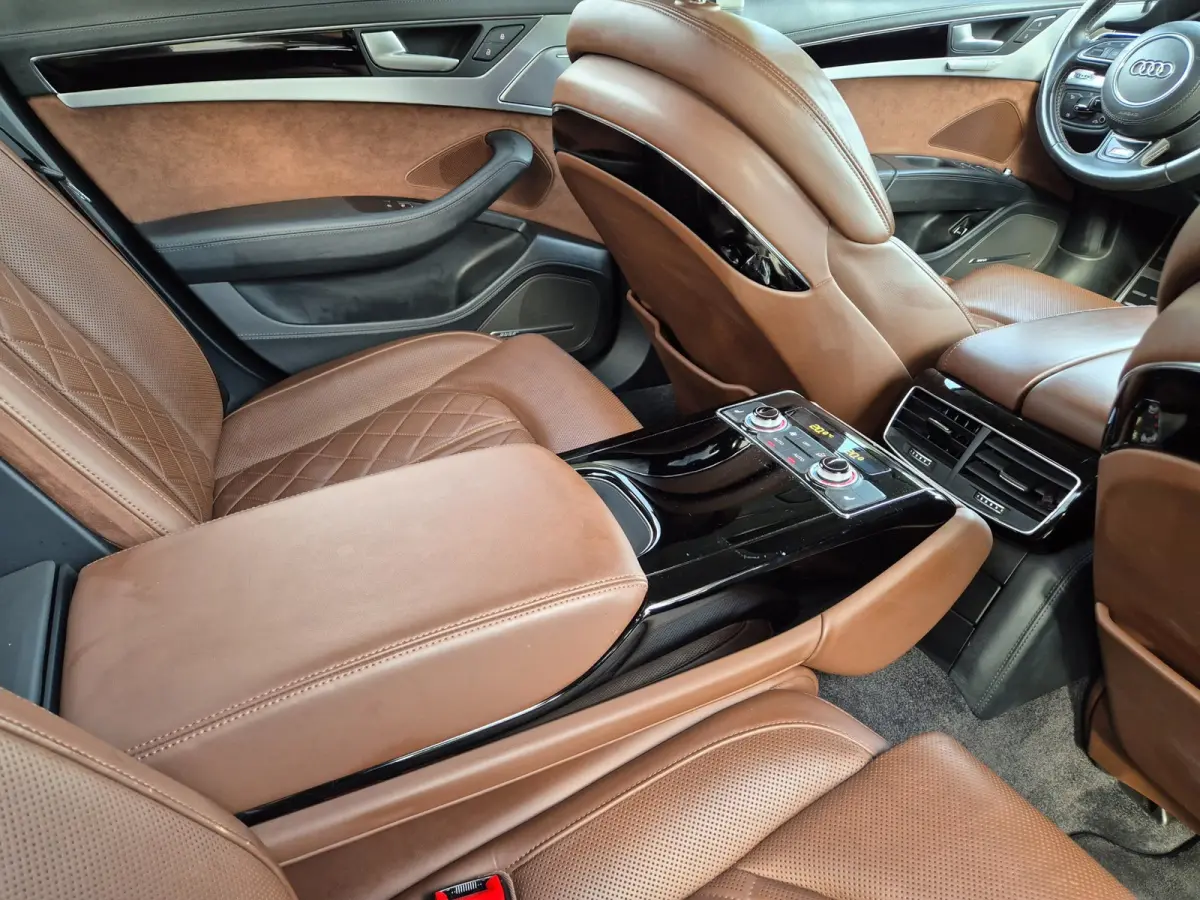 4.0 TFSI Plus Quattro Pro Line+ 605pk - Keramisch - Massagestoelen - HuD - Camera - Rijklaar