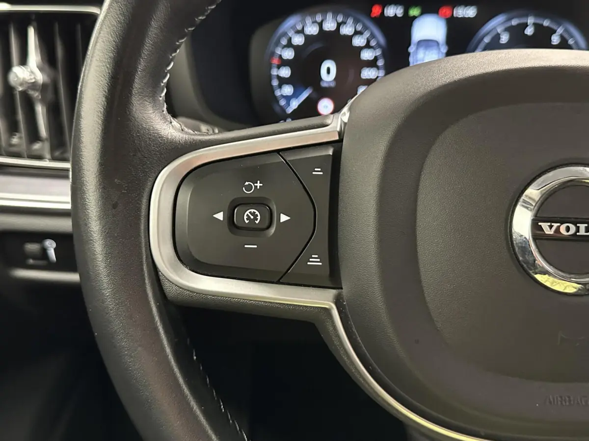 2.0 B3 Momentum Advantage|Carplay|Adaptieve Cruise|Trekhaak|NAP|