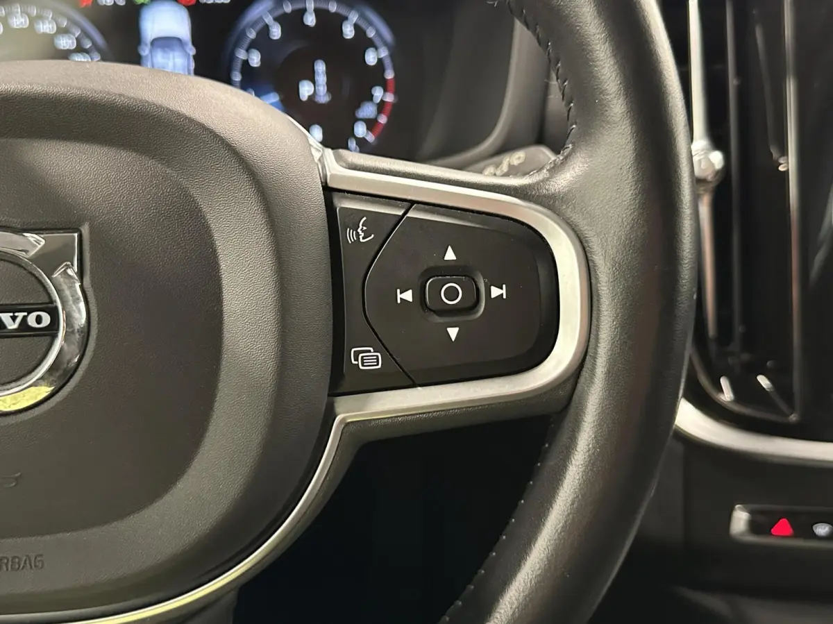 2.0 B3 Momentum Advantage|Carplay|Adaptieve Cruise|Trekhaak|NAP|