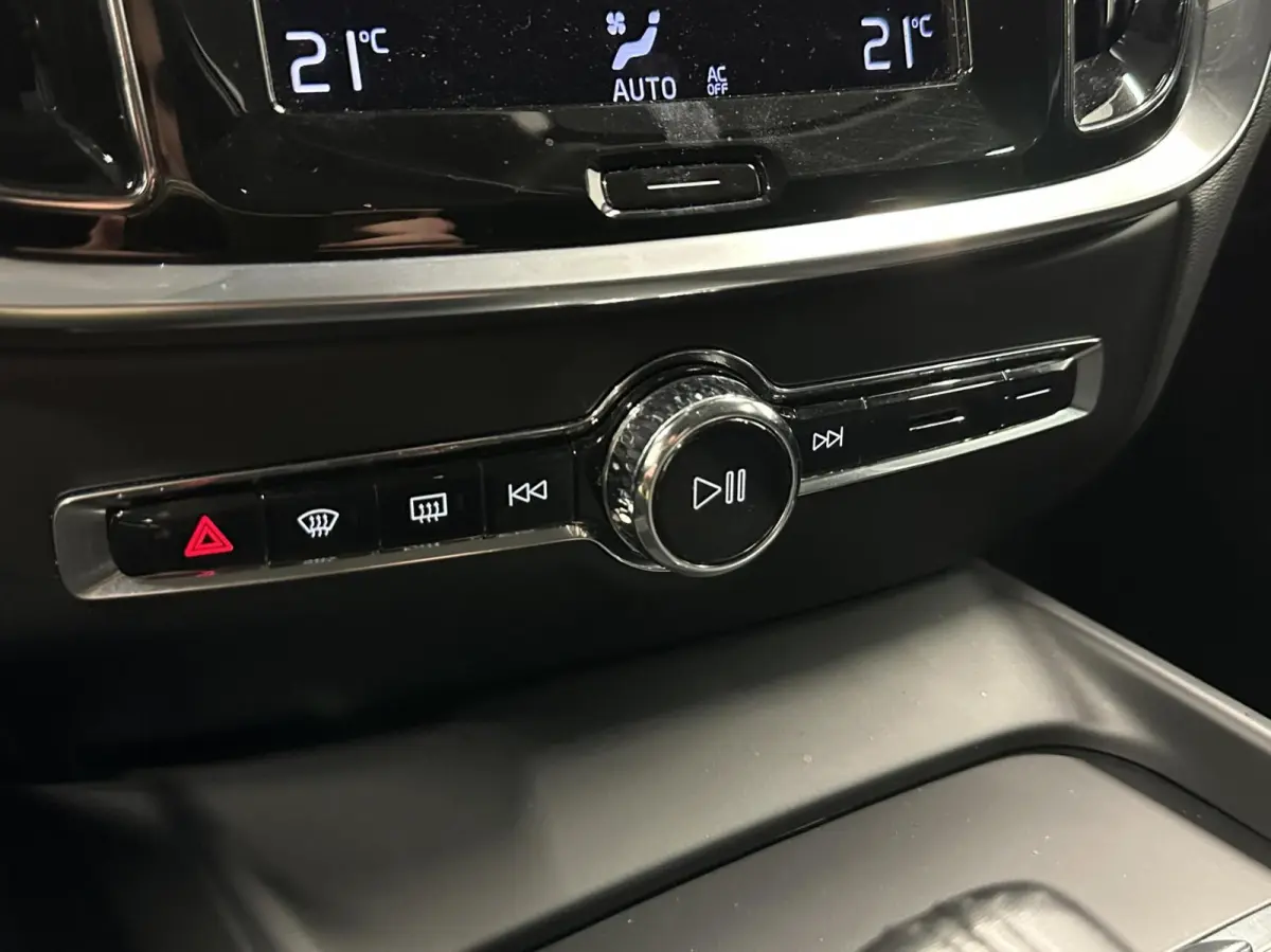 2.0 B3 Momentum Advantage|Carplay|Adaptieve Cruise|Trekhaak|NAP|