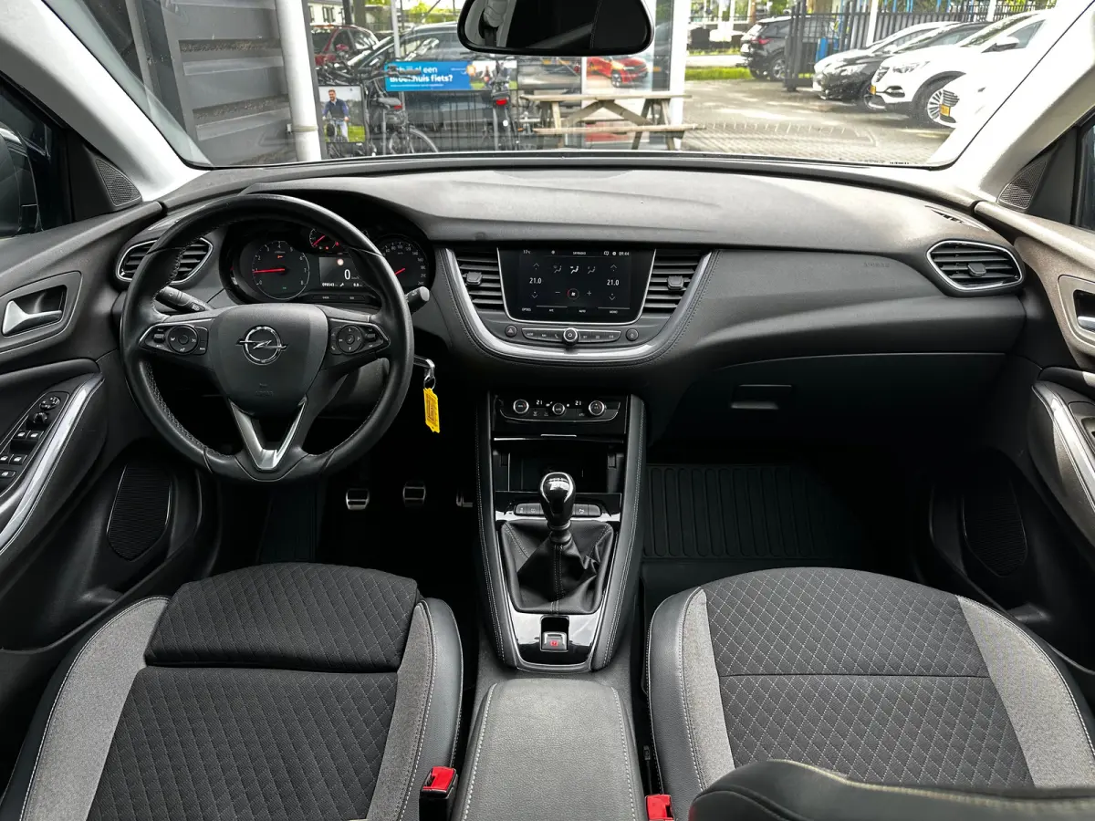 1.2 Turbo 120 Jaar Edition 130 PK | Achteruitrijcamera | Apple Carplay/Android Auto|telefoonintegratie premium | Comfortstoel(en)