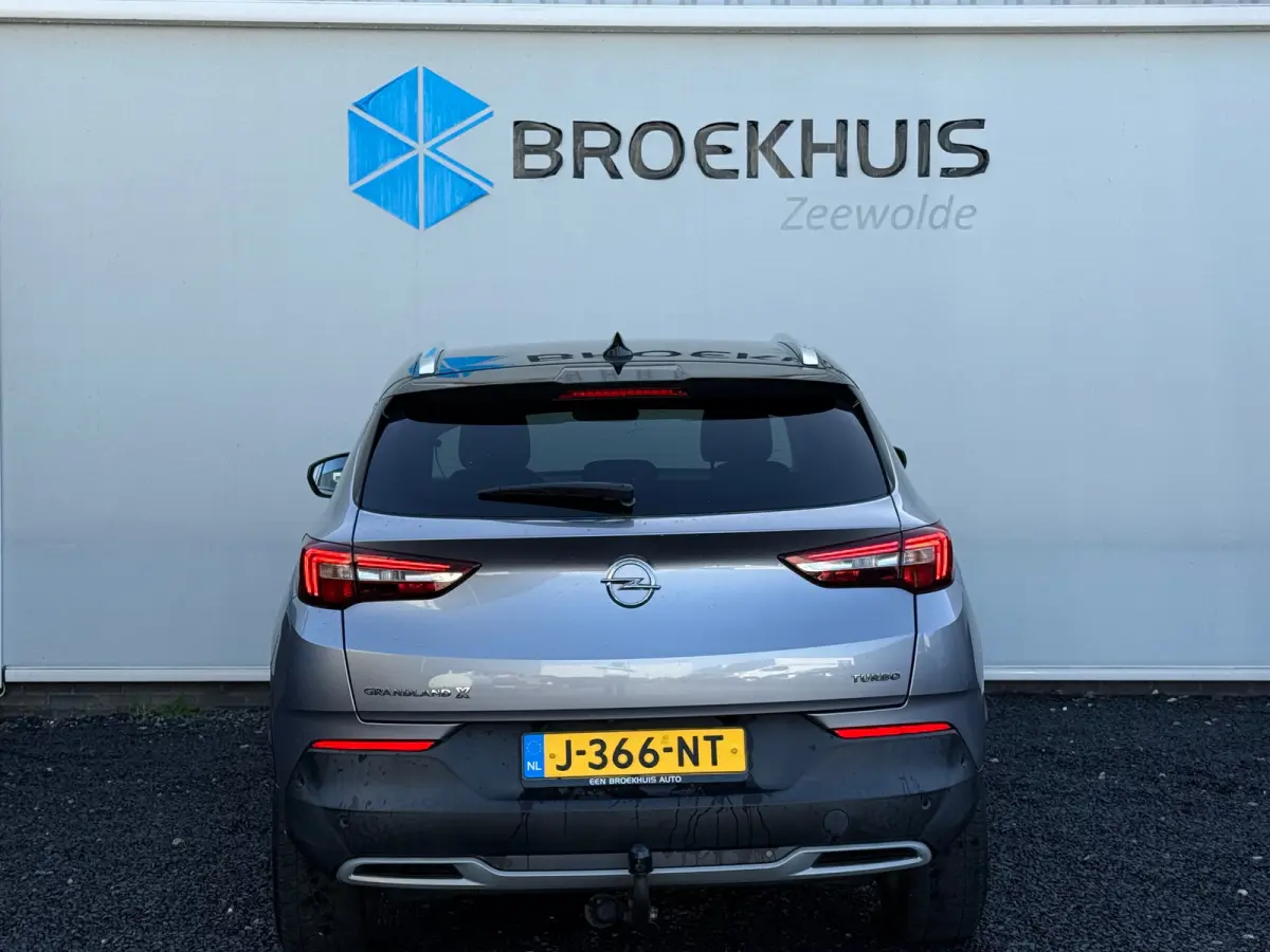 1.2 Turbo 120 Jaar Edition 130 PK | Achteruitrijcamera | Apple Carplay/Android Auto|telefoonintegratie premium | Comfortstoel(en)