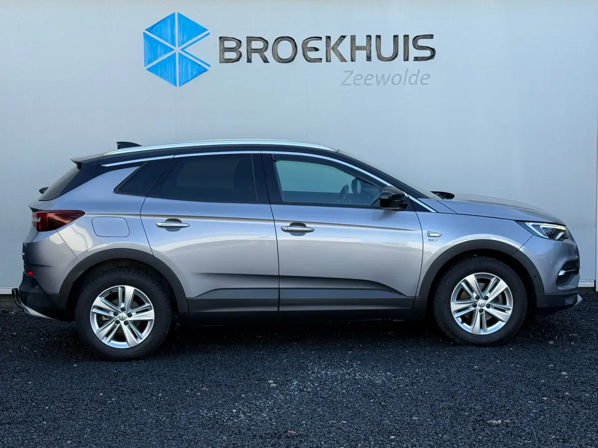 1.2 Turbo 120 Jaar Edition 130 PK | Achteruitrijcamera | Apple Carplay/Android Auto|telefoonintegratie premium | Comfortstoel(en)